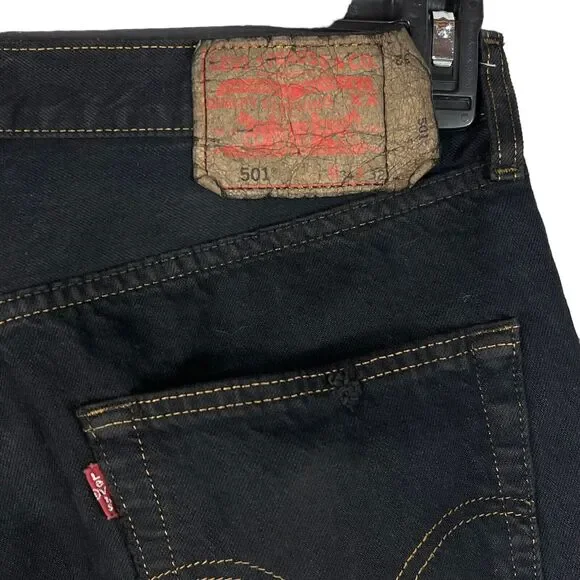 Urban Renewal Levi’s Large Jean Shorts Recycled Button-Fly High-Rise Frayed Hems - Picture 4 of 9